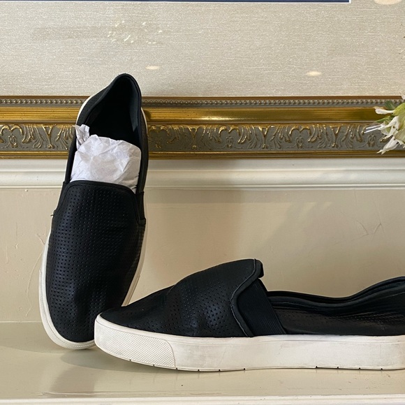VINCE Blair Slide on Shoes; Black Faux Leather; Good Condition; Size USA 8 - Picture 4 of 13